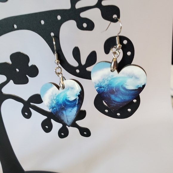 Ocean Wave Heart Shape Earrings - Picture 5 of 7